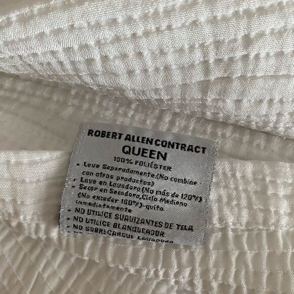 Robert Allen White Queen Size Bed Coverlet - Picture 2 of 6